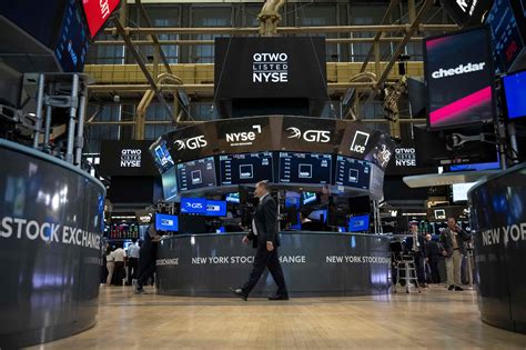 us dow jones completion index|Dow notches record high close after upbeat economic data.